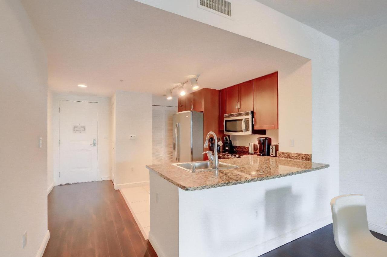 Apartment In Casa Costa Condo!Beach Pass Included ボイントンビーチ エクステリア 写真